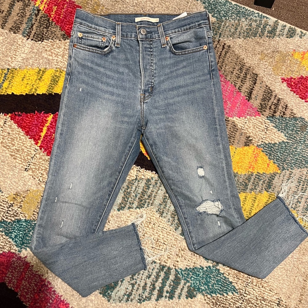 Levi’s Wedgie Skinny ripped jeans
